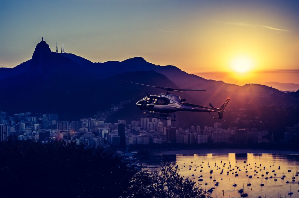 Vista panorâmica, Cristo, Lagoa Rodrigo de Freitas. Voo helicóptero.