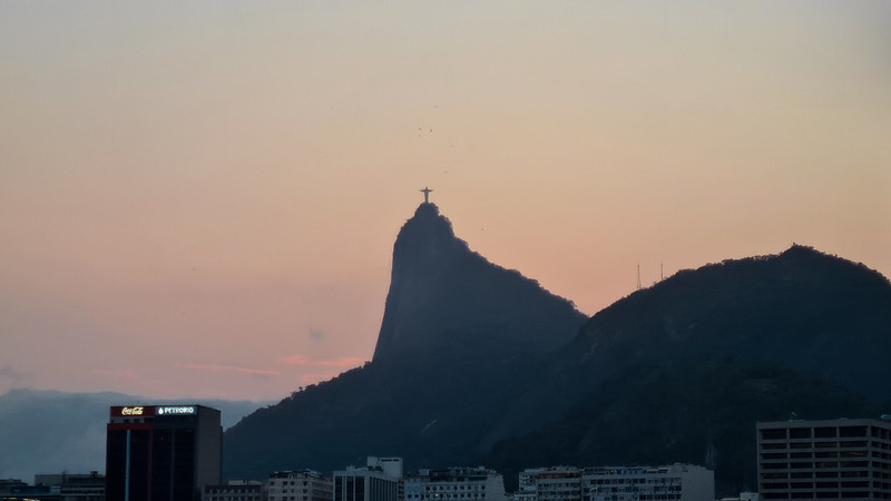 Corcovado visto da areia da praia.